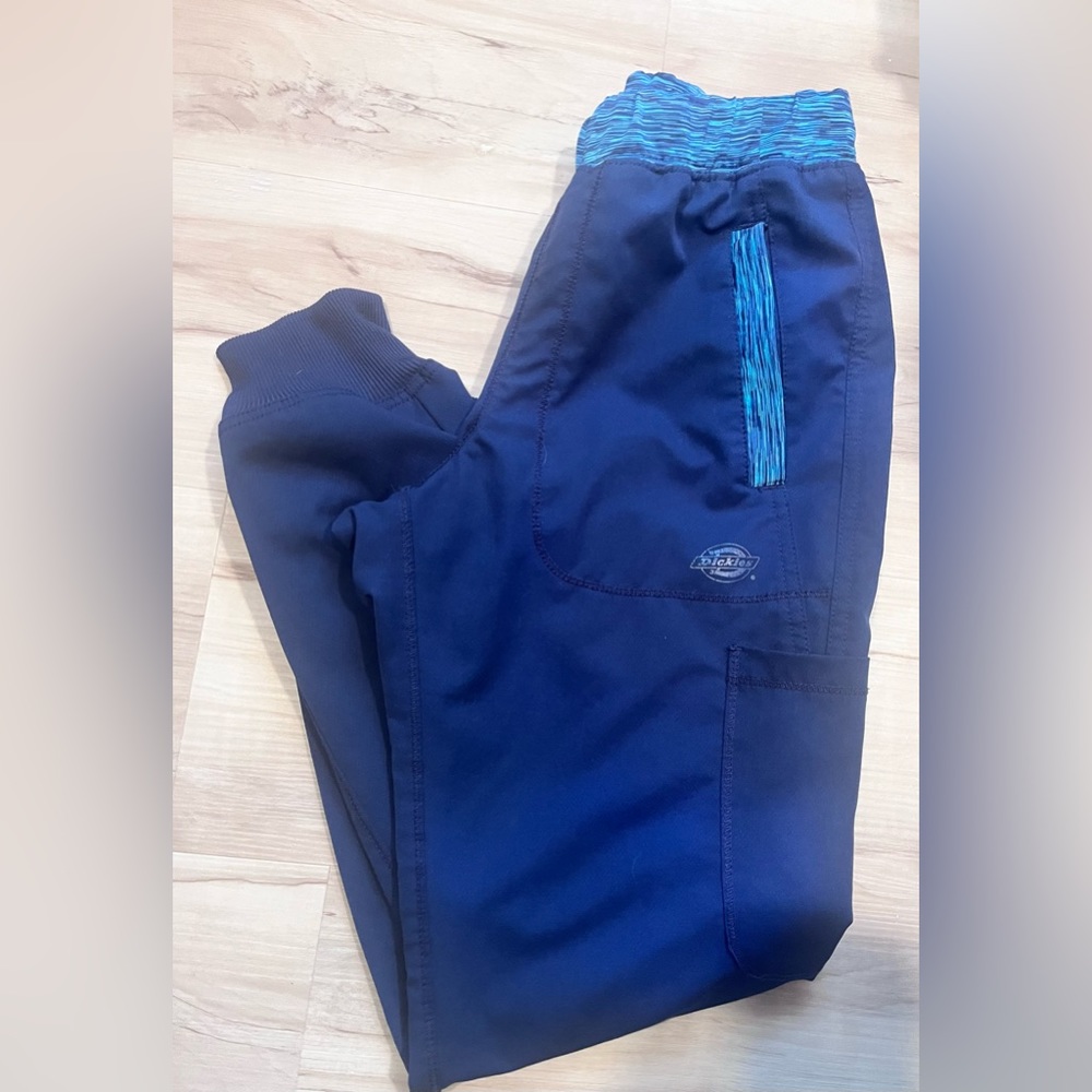 Dickies Dynamix Women's Natural Rise Tapered Leg Petite Jogger Pant
